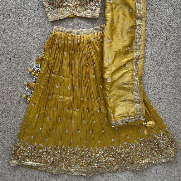 Gold Indian Lehenga and Choli - Picture 6 of 8
